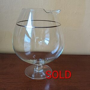 Vintage Footed Martini Pitcher W/Pinched Spout Clear Glass with Gold Trim 64 oz